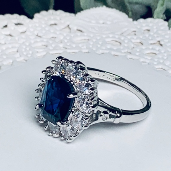 Beautiful Blue Halo 925 Silver CZ Statement Ring, Elegant - Picture 7 of 10